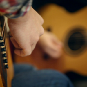 男主持人露臀视频
